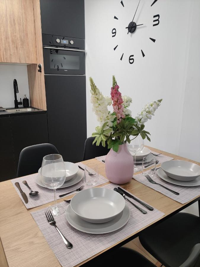 New Claret Apartment *